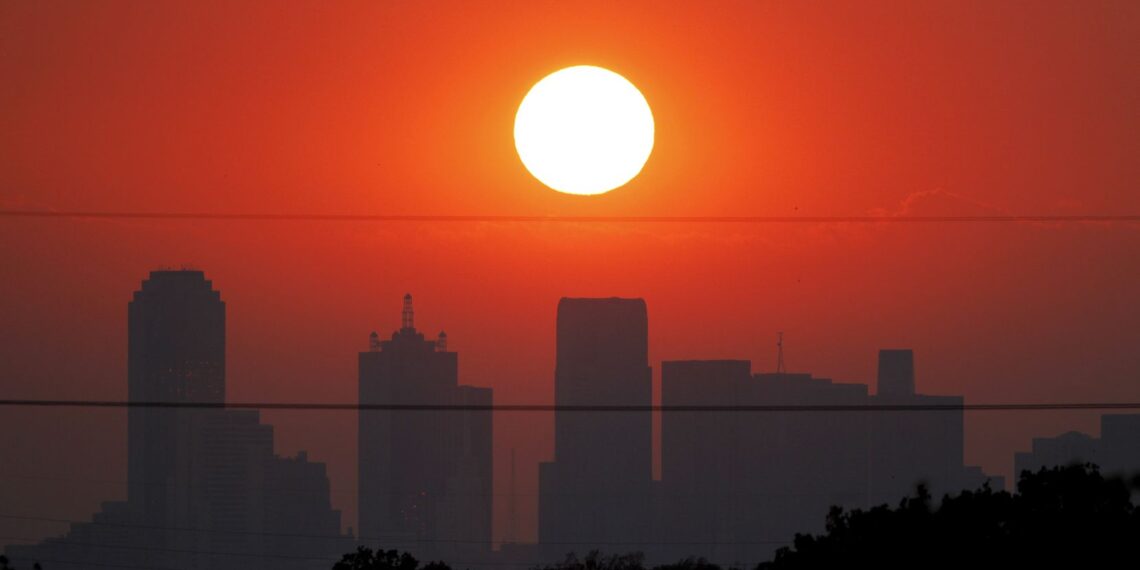 Enmedio del calor extremo, centrales eléctricas de Texas funcionan sin parar