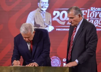 Firma AMLO decreto para asegurar abasto de agua en Nuevo León