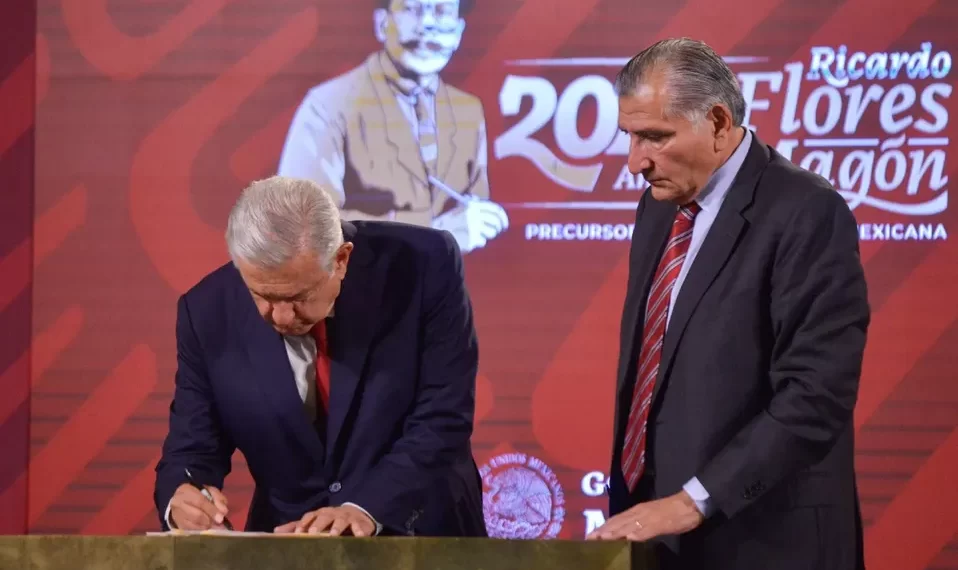 Firma AMLO decreto para asegurar abasto de agua en Nuevo León