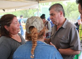 SE ATIENDE A LAS FAMILIAS  DENTRO DE LA ZONA DE LA MINA