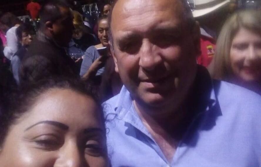 Mujer que reclamó a AMLO en mina aparece en fotos con Rubén Moreira