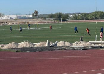 Sin finalizar trabajos para remediar inundaciones en cancha sintética inaugurada hace dos meses en Piedras Negras
