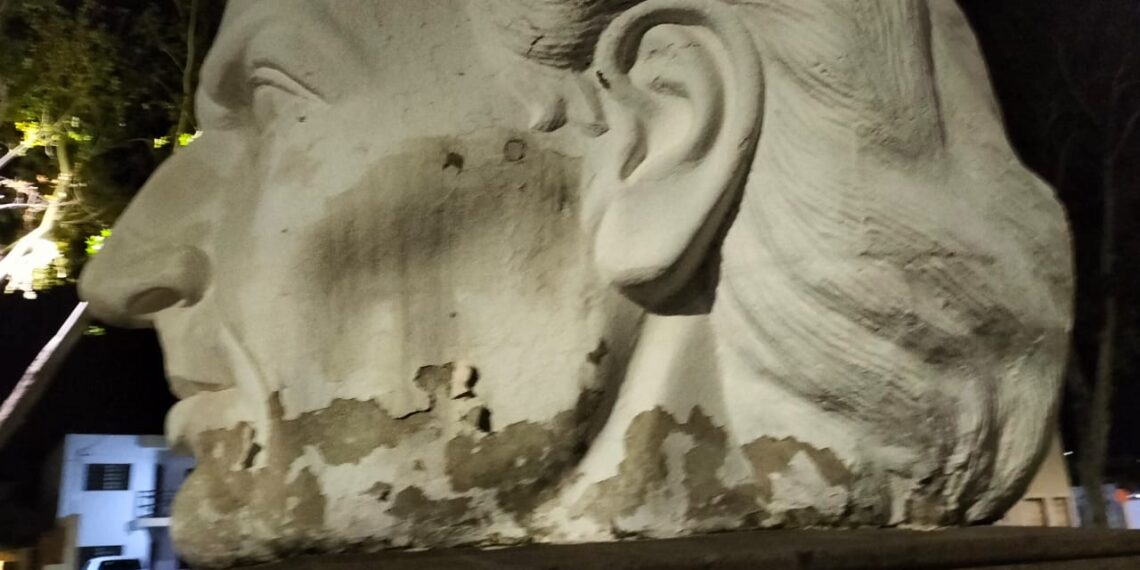 Busto de Hidalgo en olvido de las autoridades Piedras Negras rumbo a mes patrio