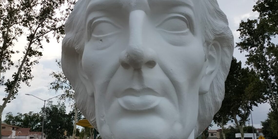 Reparan el monumento a Hidalgo en Piedras Negras; ante quejas ciudadanas por descuido