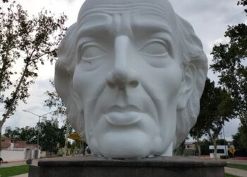 Reparan el monumento a Hidalgo en Piedras Negras; ante quejas ciudadanas por descuido