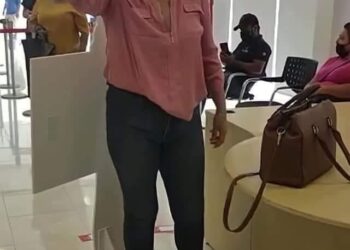 Mujer viralizada en Santander abre nueva discusión: ¿Por qué es tan deleznable el servicio de los bancos?
