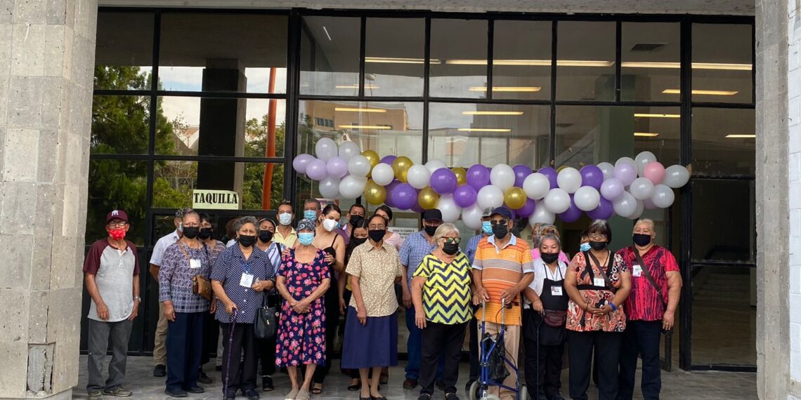 En el marco del «Día del Adulto Mayor», entregan despensas recaudadas en colecta que organiza la doctora Alejandra Gutiérrez