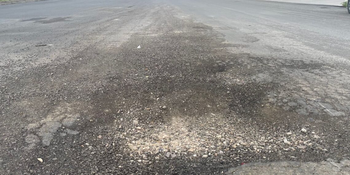 Falla “nueva” pavimentación de 5 MDP en Colonia Hacienda la Laja de Piedras Negras