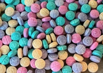 Fentanilo arcoiris; nueva forma de atraer a los jóvenes hacia el consumo de la mortal droga