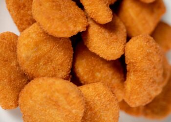 Muchas de las marcas de nuggets de pollo no contienen pollo; afirma Profeco