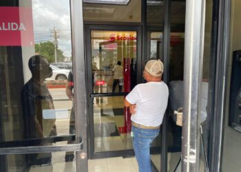 Bancos de Piedras Negras con el mínimo de personal en cajas