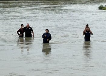Heroico; rescata Protección Civil a bebé y padre con prótesis de ahogarse en el Río Bravo