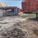Sin arreglar aún drenaje colapsado en campo de la Macroplaza tras destrucción por juegos mecánicos
