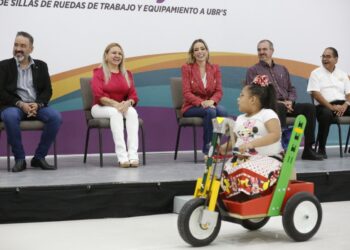 ENTREGA MARCELA GORGÓN APOYOS A COAHUILENSES CON DISCAPACIDAD
