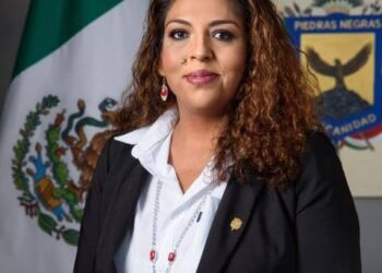 Exhibe regidora de Piedras Negras bodega llena de despensas del Municipio y le impiden entrar