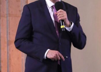 Mejía Berdeja señala Armando Guadiana como esquirol del PRI
