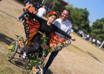 CON CAMINATA Y RALLY AUTORIDADES, MAESTROS Y ESTUDIANTES  DAN LA BIENVENIDA A LA MARIPOSA MONARCA