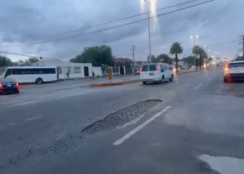 Vuelven baches en tramos recién repavimentados de Piedras Negras
