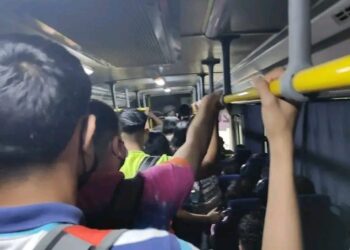Evidencian peligro por aglomeración de estudiantes en autobuses de UTNC