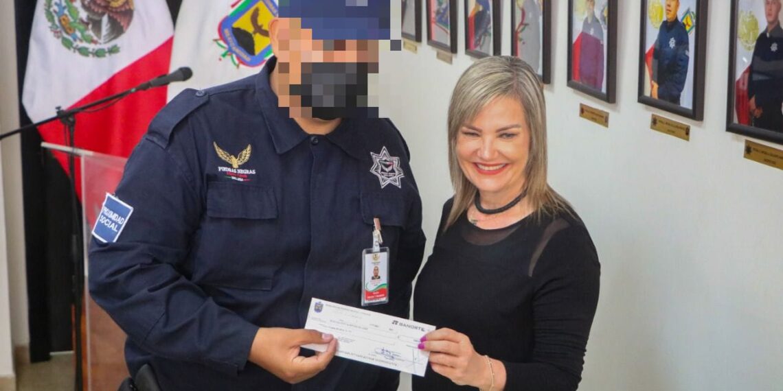 Norma Treviño reconoció como policía del mes a oficial que baleó migrante en arbitraria persecución del Municipio contra extranjeros: ahora está detenido