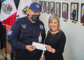 Norma Treviño reconoció como policía del mes a oficial que baleó migrante en arbitraria persecución del Municipio contra extranjeros: ahora está detenido