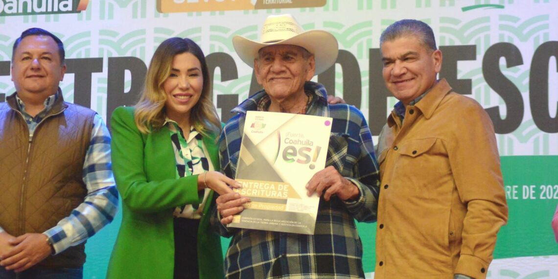 ENTREGA MARS ESCRITURAS A FAMILIAS DE LA CARBONÍFERA