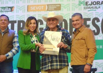 ENTREGA MARS ESCRITURAS A FAMILIAS DE LA CARBONÍFERA