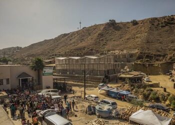 En medio de crisis humanitaria por expulsión de venzolanos de EU; iglesia de Tijuana construye el albergue más grande de México