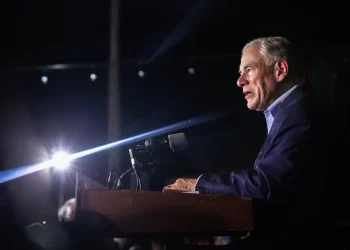 Gana Abbott por tercera ocasión gobernatura de Texas