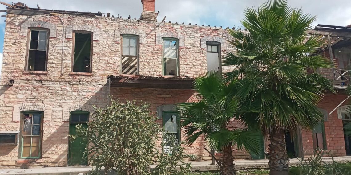 Convocan a jornada de limpieza del Hotel del Ferrocarril