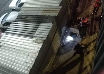 Mujeres mueren al caer en alcantarilla destapada en CDMX; iban a concierto de Zoé
