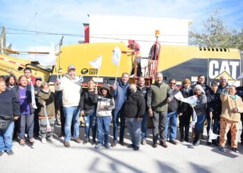 ALCALDE EMILIO DE HOYOS ENCABEZA EL BANDERAZO DE INICIO DE OBRA  DE PAVIMENTACIÓN EN 7 CUADRAS DE LA CALLE AVELLANO, EN CEDROS