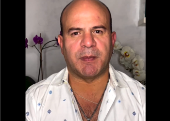 Se disculpa Platanito por chiste sobre muerte de Debanhi