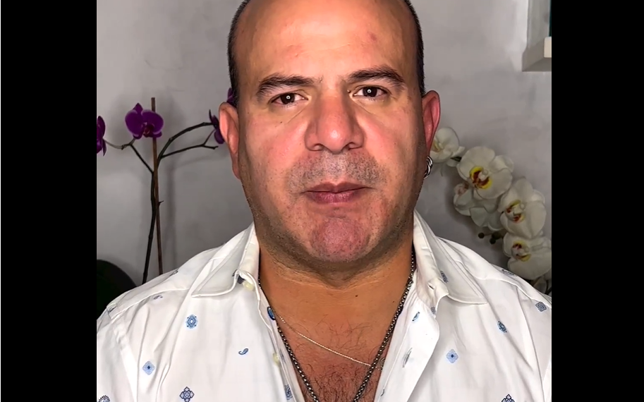 Se disculpa Platanito por chiste sobre muerte de Debanhi