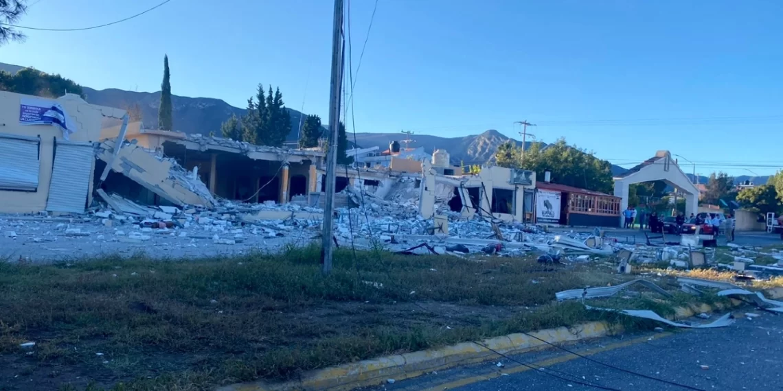 Explosión destruye locales comerciales en Saltillo