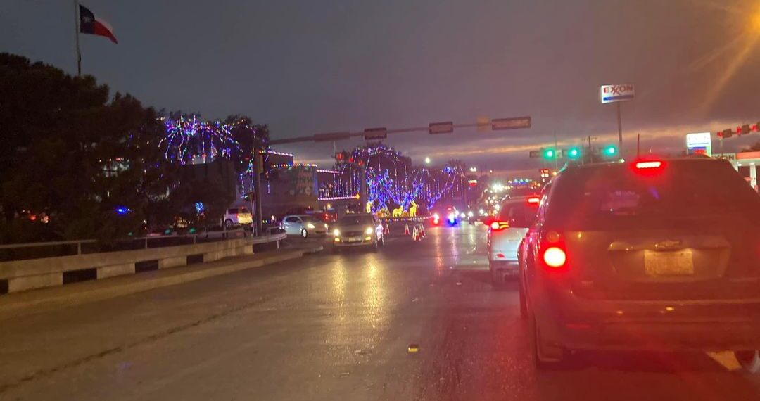 Caos vial por desfile navideño en Piedras Negras; planeado en día hábil y en horario de salida de los trabajos