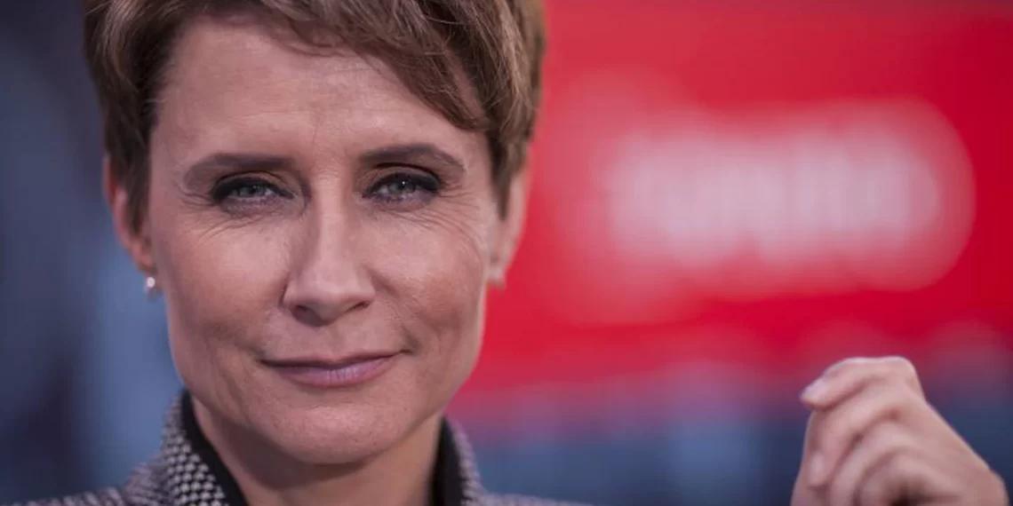 «Finalmente la gente se siente representada por un político y es AMLO»; afirma Denise Maerker