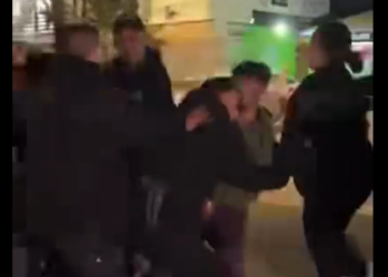 Joven víctima de escoltas de alcaldesa de PN recogía dulces lanzados en desfile navideño