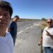 Monclovenses tapan bache causante de muertes en carretera a Monterrey