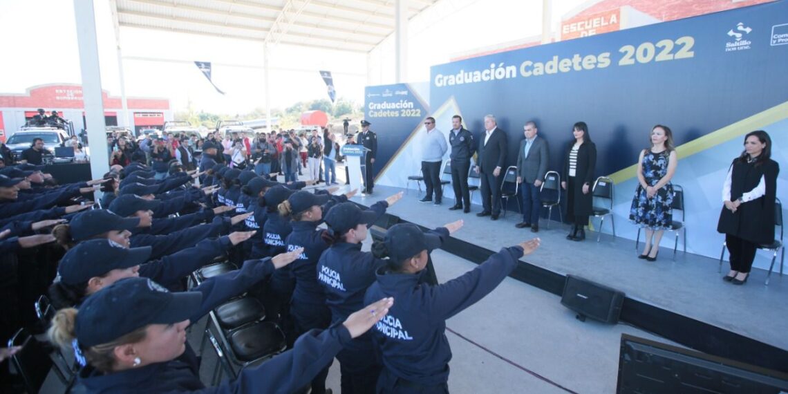 SE GRADÚAN CADETES DE LA ACADEMIA DE POLICÍA DE SALTILLO; ENTREGA MARS 10 PATRULLAS