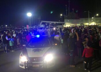 Eagle Pass cerró Puente 1 por aglomeración en calle Hidalgo durante danzas del 12 de diciembre