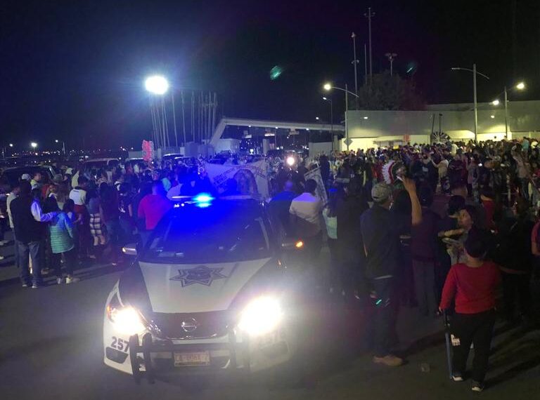 Eagle Pass cerró Puente 1 por aglomeración en calle Hidalgo durante danzas del 12 de diciembre