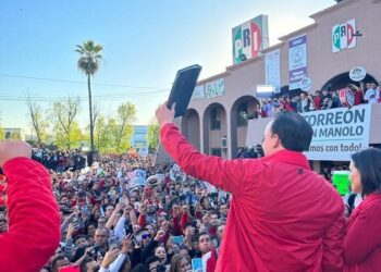 Presenta Manolo Jiménez su registro como precanditato del PRI