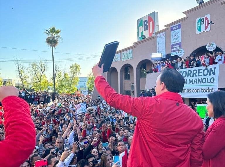 Presenta Manolo Jiménez su registro como precanditato del PRI