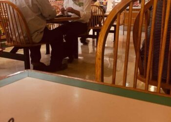 Viral: aplauden a gerente de Soriana PN por compartir lonche con vendedor de dulces