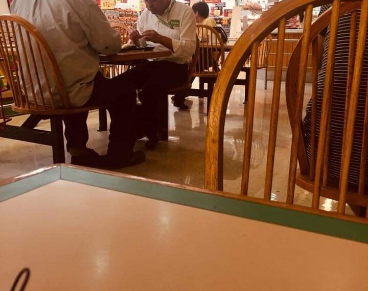 Viral: aplauden a gerente de Soriana PN por compartir lonche con vendedor de dulces