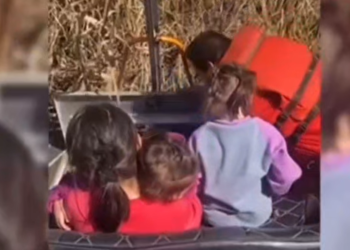 Hermanitas encontradas en medio del Río Bravo fueron abandonadas por un pollero