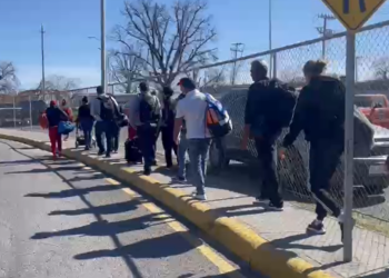 Texas encabeza demanda contra cruces que a diario se realizan en puentes internacionales