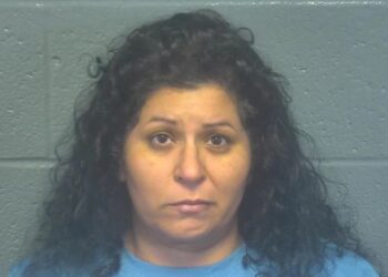 Arrestan a madre del responsable de masacre en Uvalde