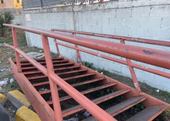 Colonias Bravo, Morelos y CROC incomunicadas desde noviembre por retiro de puente peatonal